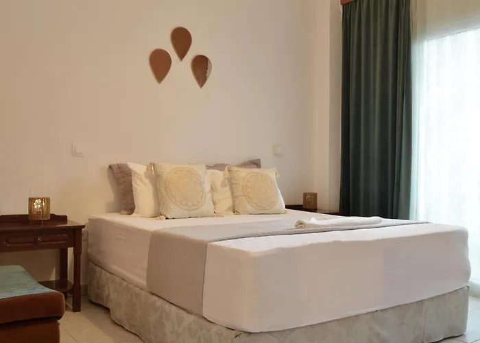 Mascot Traditional Bed & Breakfast Rhodes City