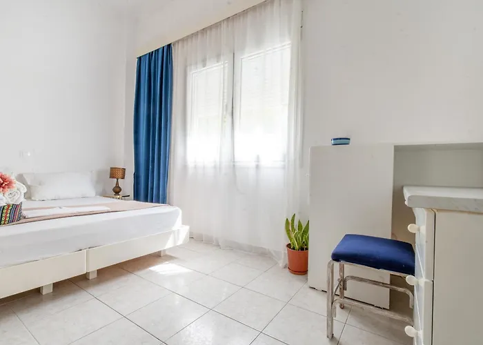 Mascot Traditional Bed & Breakfast Rhodes City